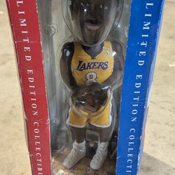Kobe Bryant legend of the court action figure
