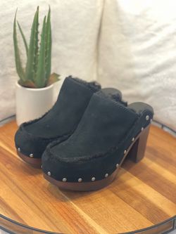 UGG Plataform , Black , Size 8