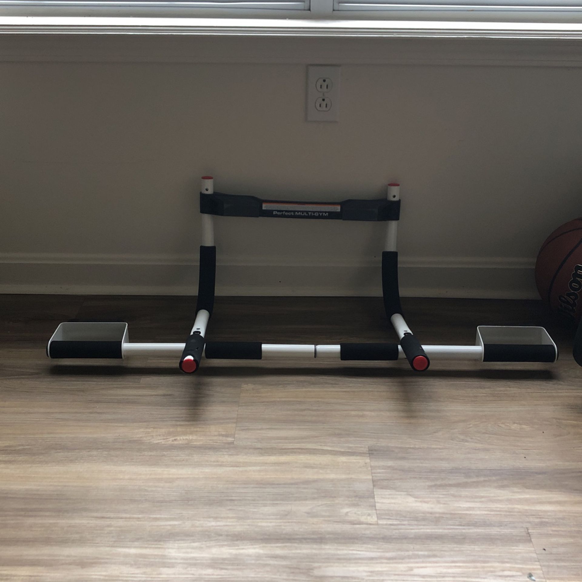 Perfect Multi-Gym Pull Up Bar $15