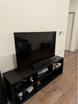 ONN tv 55” and tv stand