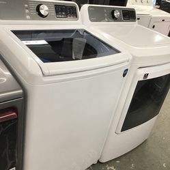New Scratch And Dent Midea Washer And Dryer Set. 1 Year Warranty 