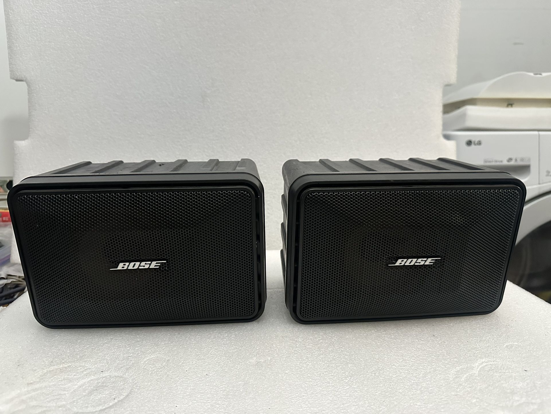 BOSE Model 101 Music Monitor Indoor/Outdoor Speakers With Brackets