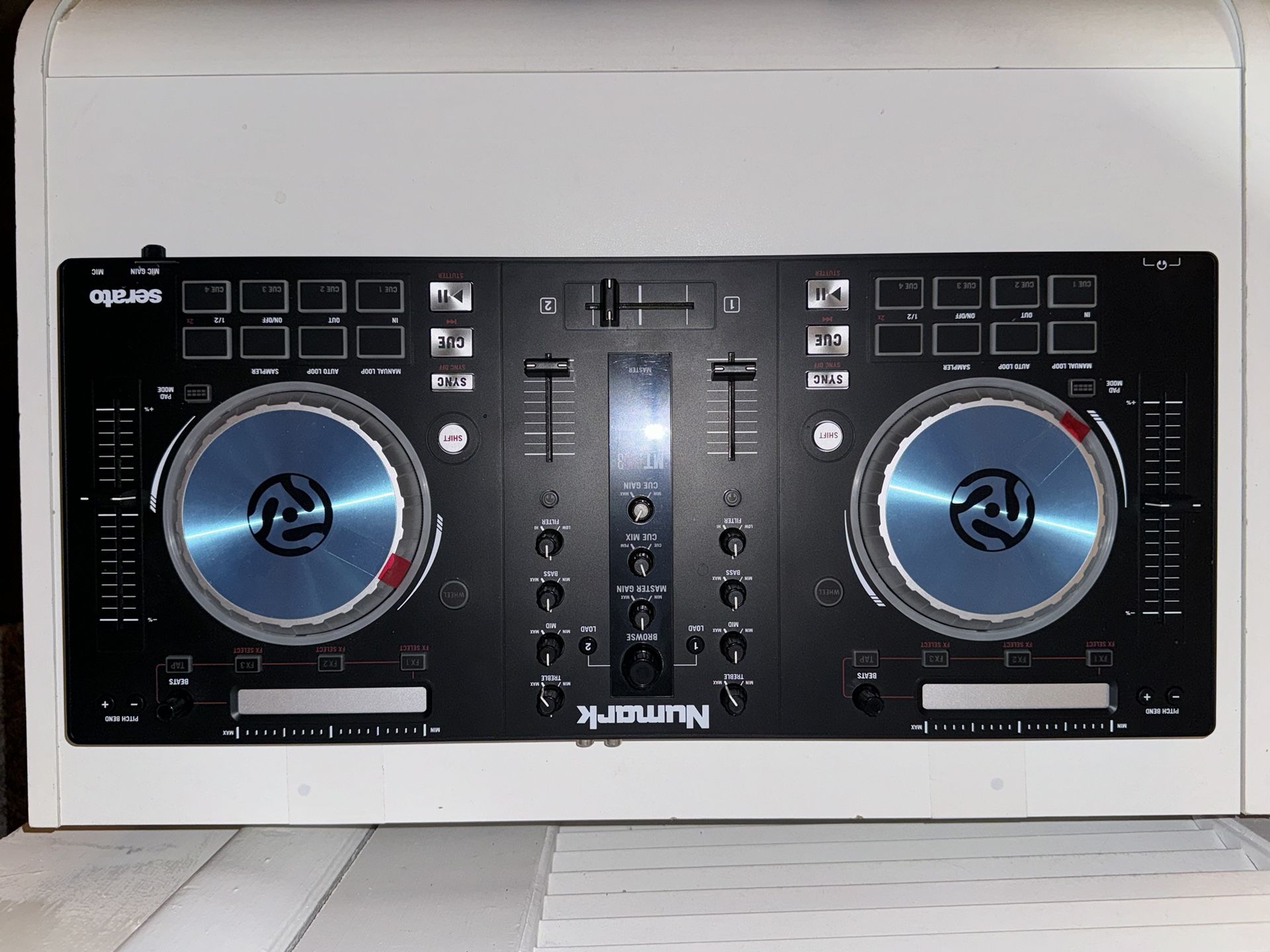 Numark Serato Turn Table Mixer