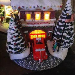 Thomas Kinkade 2019 A First Responder's Christmas Fire Station  Tested Works