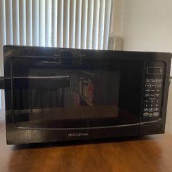 Insignia Microwave