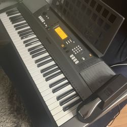 Yamaha Keyboard With Pedel 