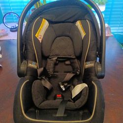 Graco Infant Car seat W/ two Bases 