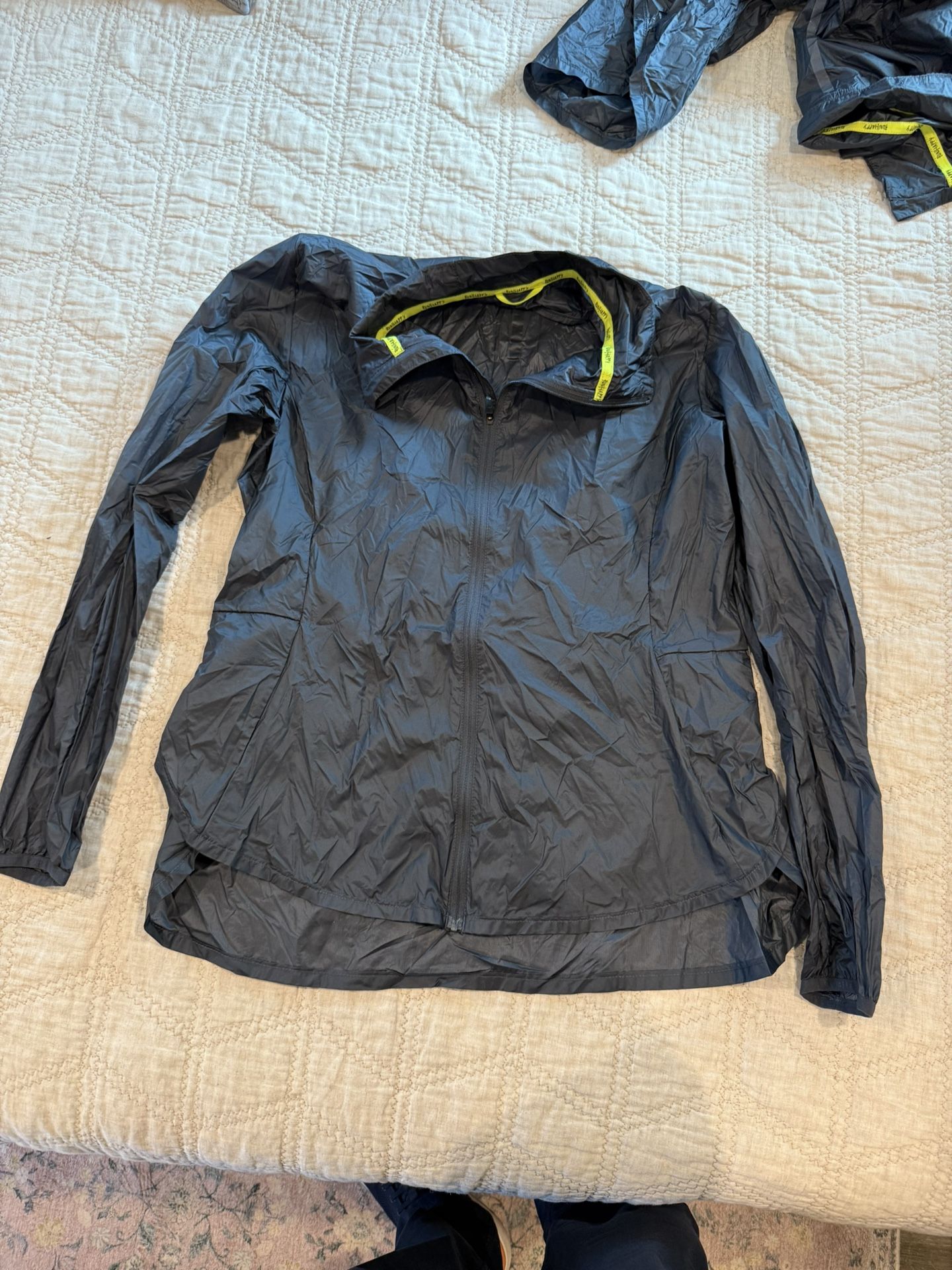2 Brooks Women’s Running Jacket Large And XL $15 Each