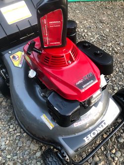 Best Lawnmower ever made Honda commercial HRC 216. Just serviced.