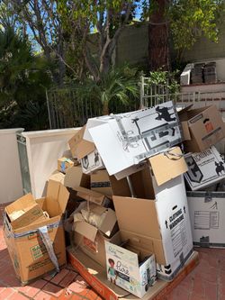 Free moving boxes!!