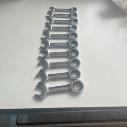 Gear Wrenches 19 Mm Thru  10 Mm Short Handle 