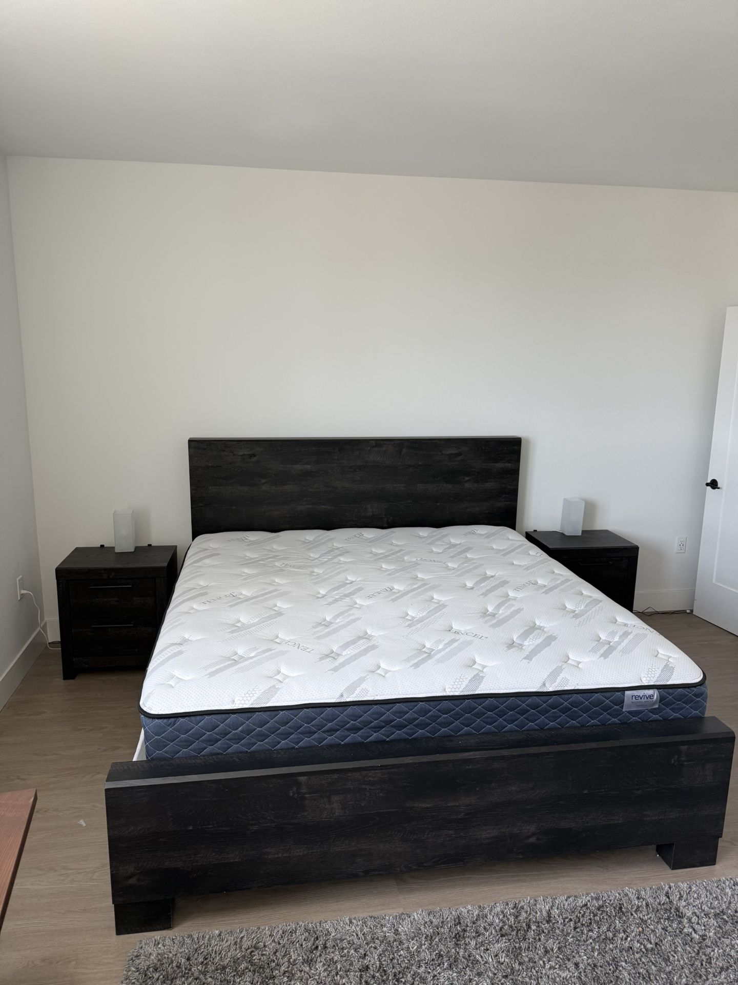 Bedroom Set Excellent Condition