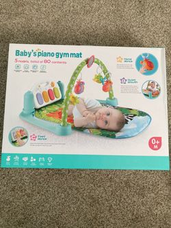 Baby gym mat with piano