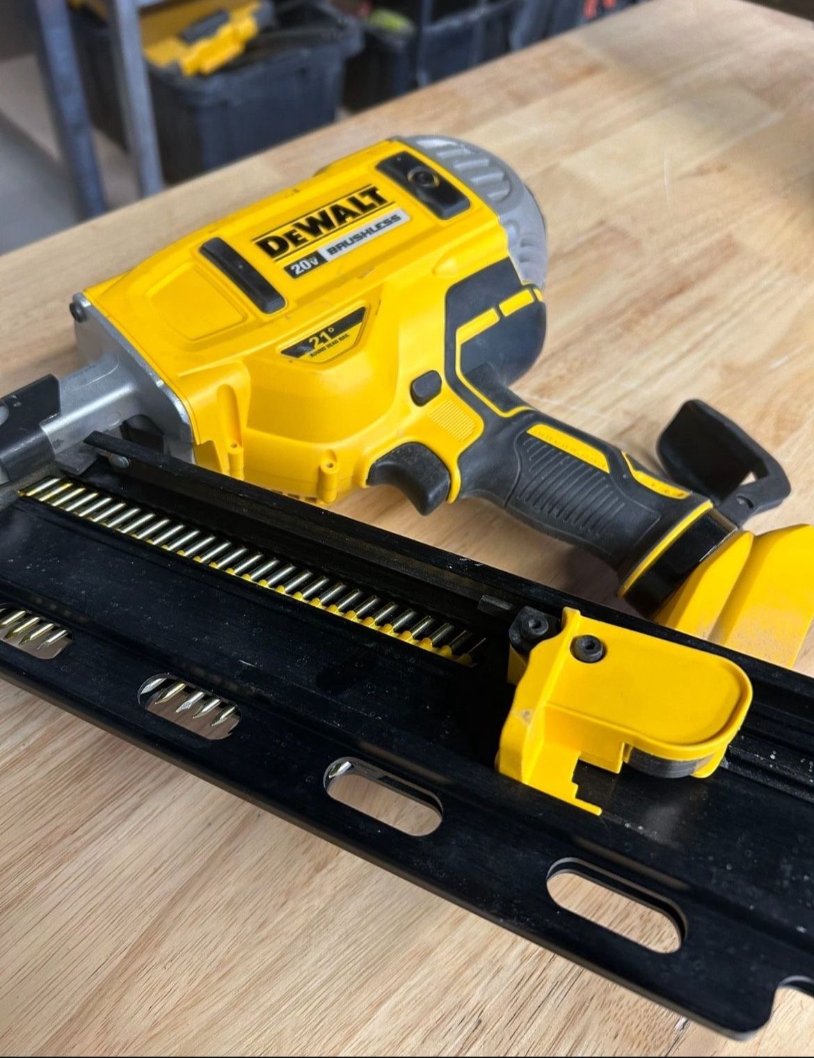 Dewalt Cordless 21 Degree Framing Nailer Dcn21pl