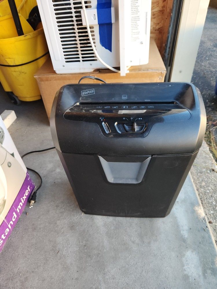 Staples Paper Shredder