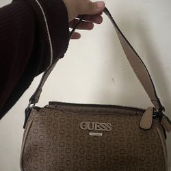 guess shoulder bag