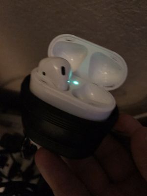 Photo Apple AirPods case first Gen, ONLY CASE.