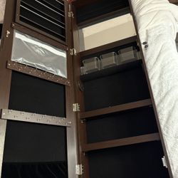 Mirror Hanging Jewelry Organizer. 