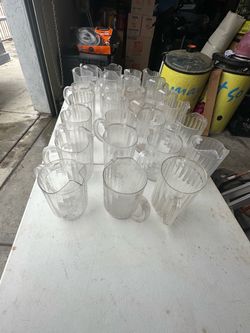 Clear Plastic Beverage Pitchers – Catering / Restaurant Lot – $50