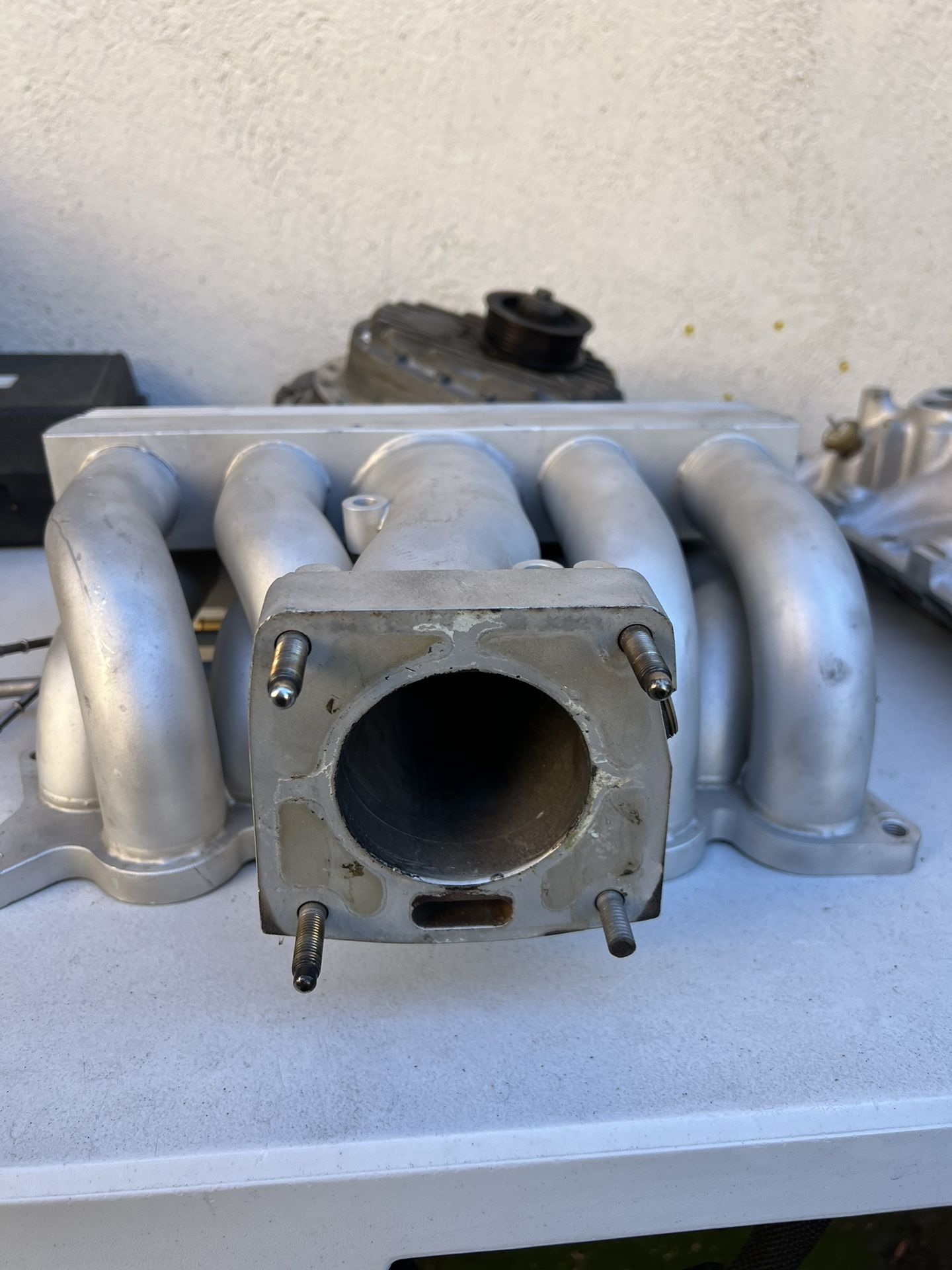 Cobra Gt40 Intake Manifold + Tall Valve covers for Sale in Lake View Terrace, CA OfferUp