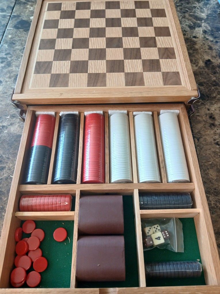 Vintage Marlboro Game Set Backgammon, Poker Chips, Checkers Board . New open box
The Vintage Marlboro Game Set includes backgammon, poker chips, and
