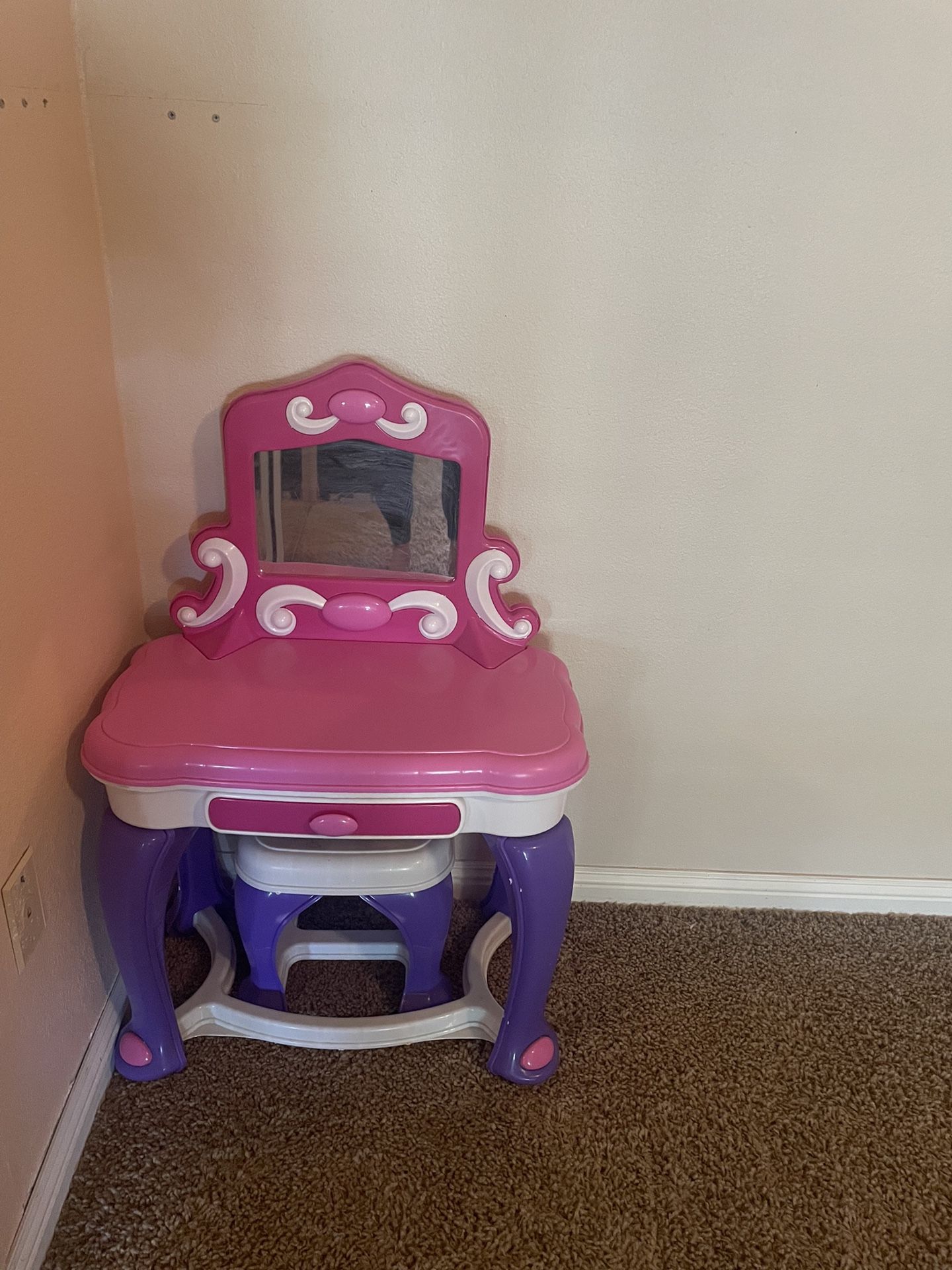 Girls Vanity