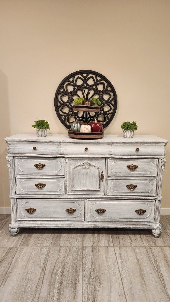 Dresser .. Entry Table