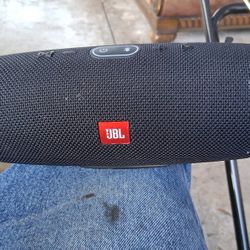 JBL Charge4
