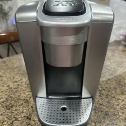 KEURIG Coffee Machine 