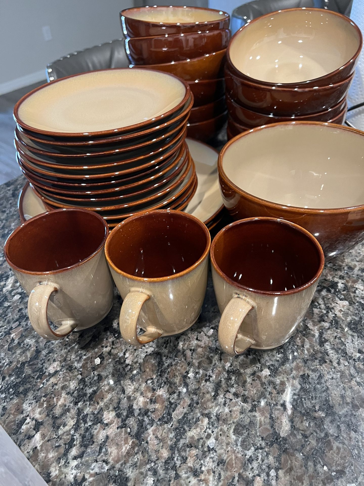π₯ Sango 26-Piece Dinnerware Set β Like New! π₯ Only $120 β Full Set!