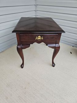 Queen Anne Cherry Wood End Table with Drawer
