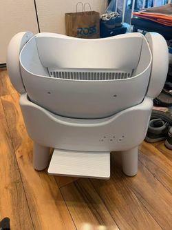 Brand New Smart Self-Cleaning Cat Litter Box – $99 (Pickup Only)