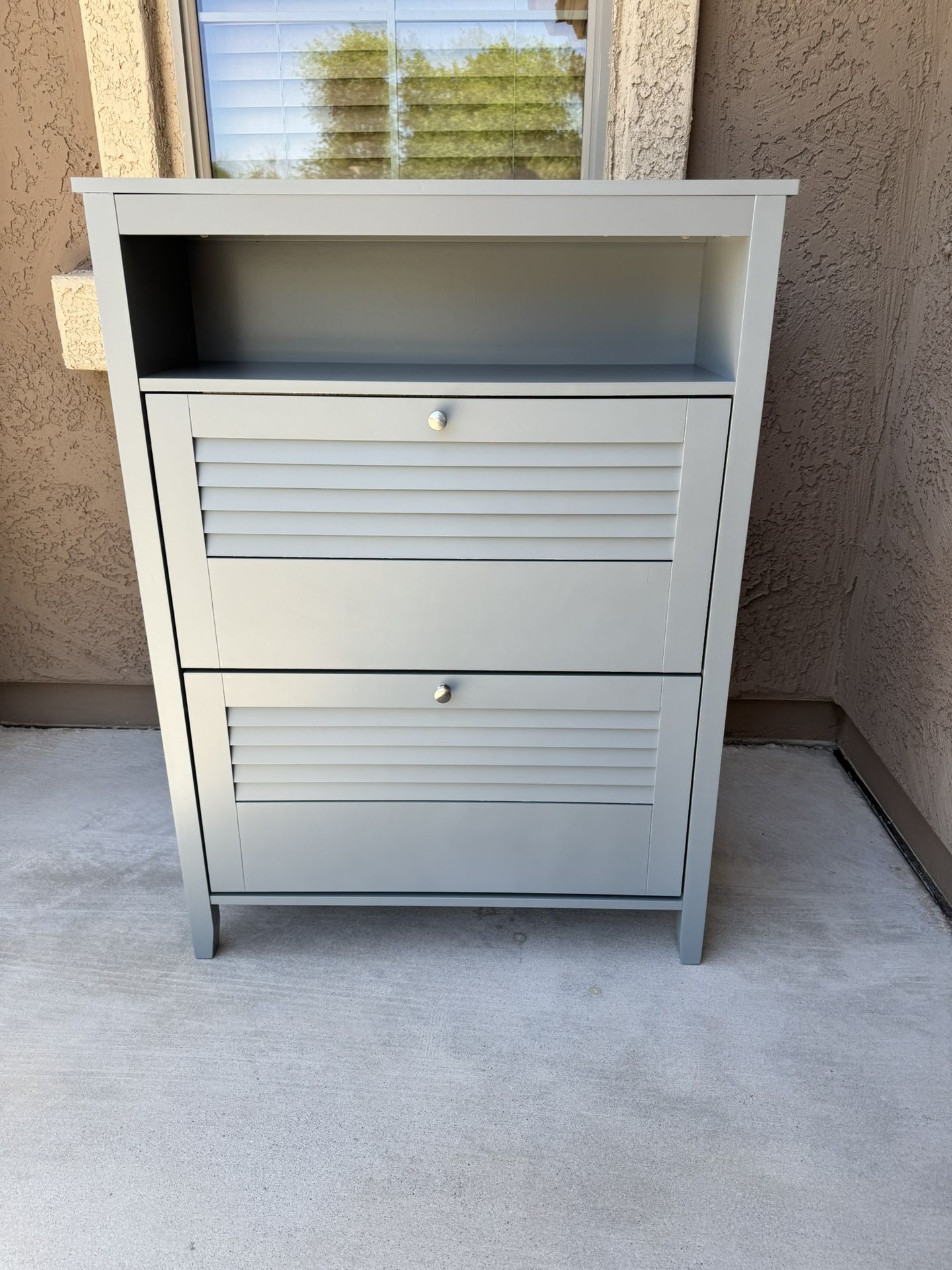 Grey Shoe Cabinet w/ 2 flip drawers and shelf; Cross streets in description below 👇🏻