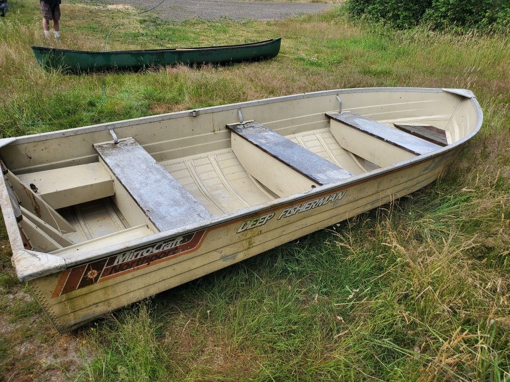 14ft x 5ft Mirrocraft Deep Fisherman Northport Rowboat