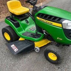 JOHN DEERE E110 HYDRO AUTOMATIC RIDING MOWER 