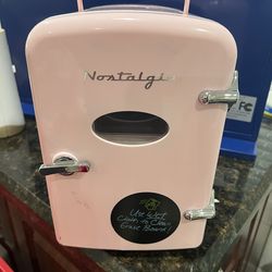 Nostalgia pink mini fridge AC/DC Hot/Cold