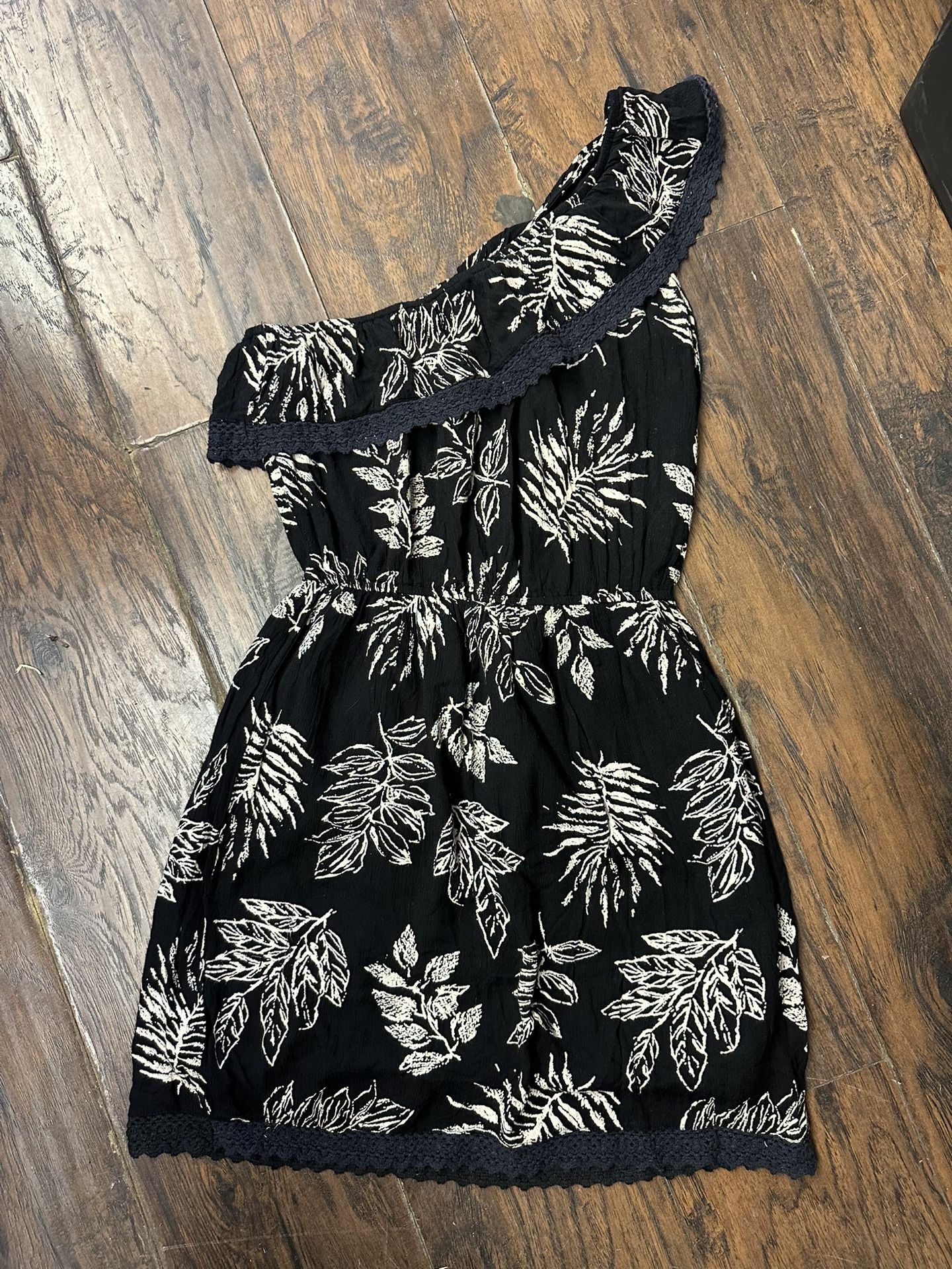 PIMKIE Dress On Shoulder Ruffle Black White Floral Dress Size Small