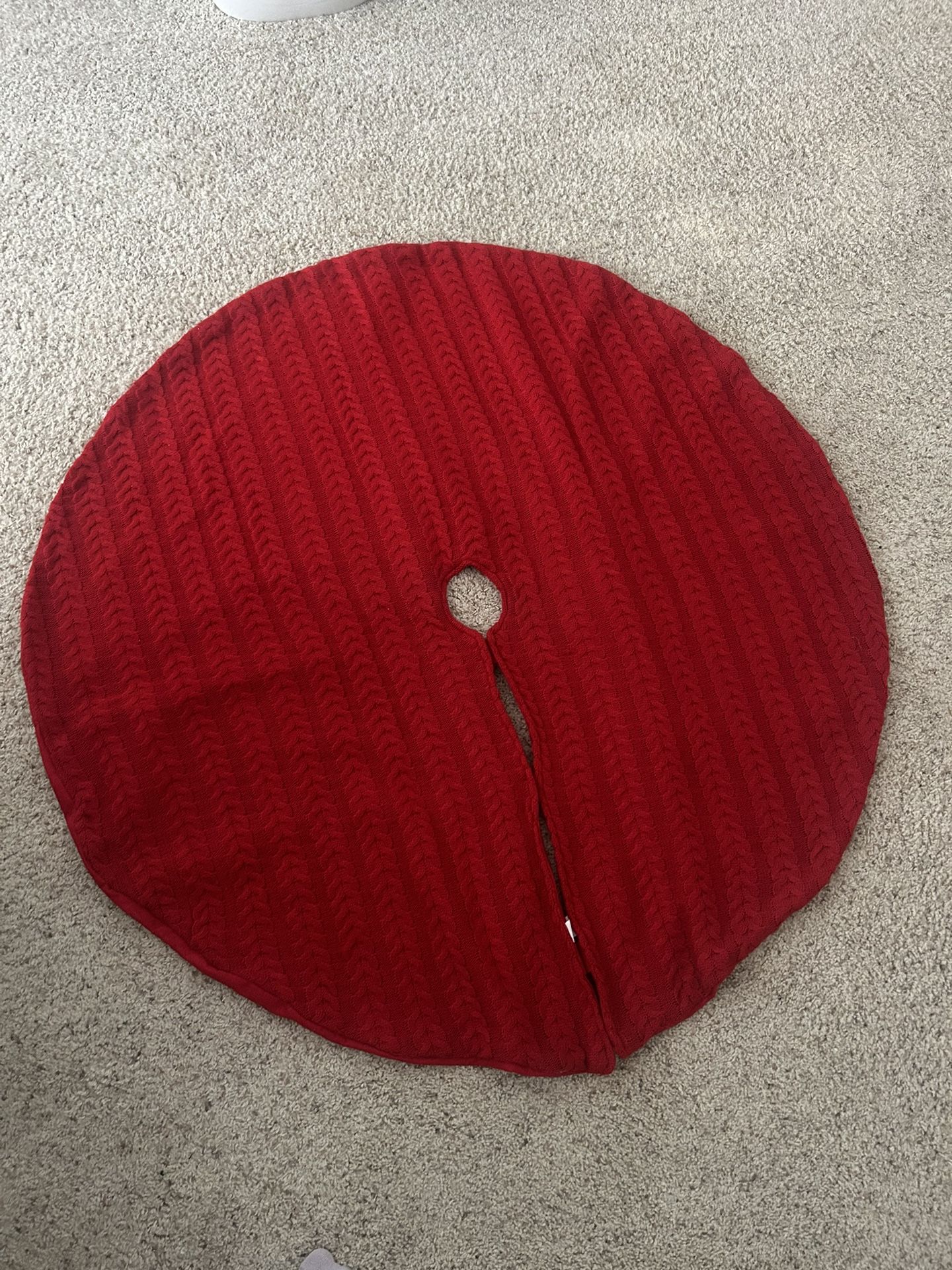 Christmas Tree Skirt, 45 inches Knitted Ruffled Rustic Pleated Thick Heavy Yarn Knit Xmas Holiday Decoration, Red