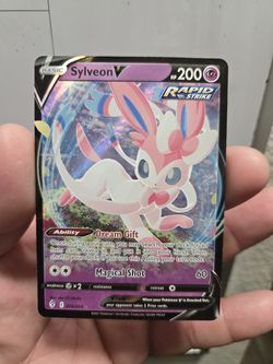 Sylveon v Pokemon Card