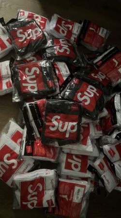 Supreme x Hanes Crewsock