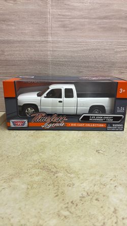 MotorMax 2006 Chevy Silverado 1500 Die-Cast 1:25