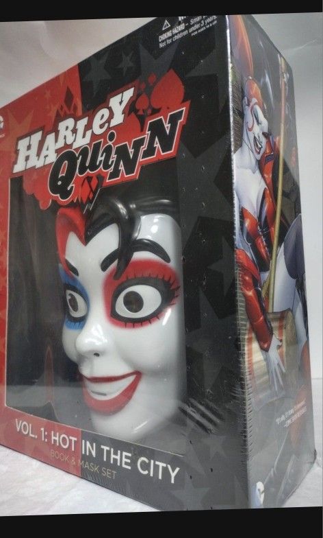 Harley Quinn Mask And Comic Set