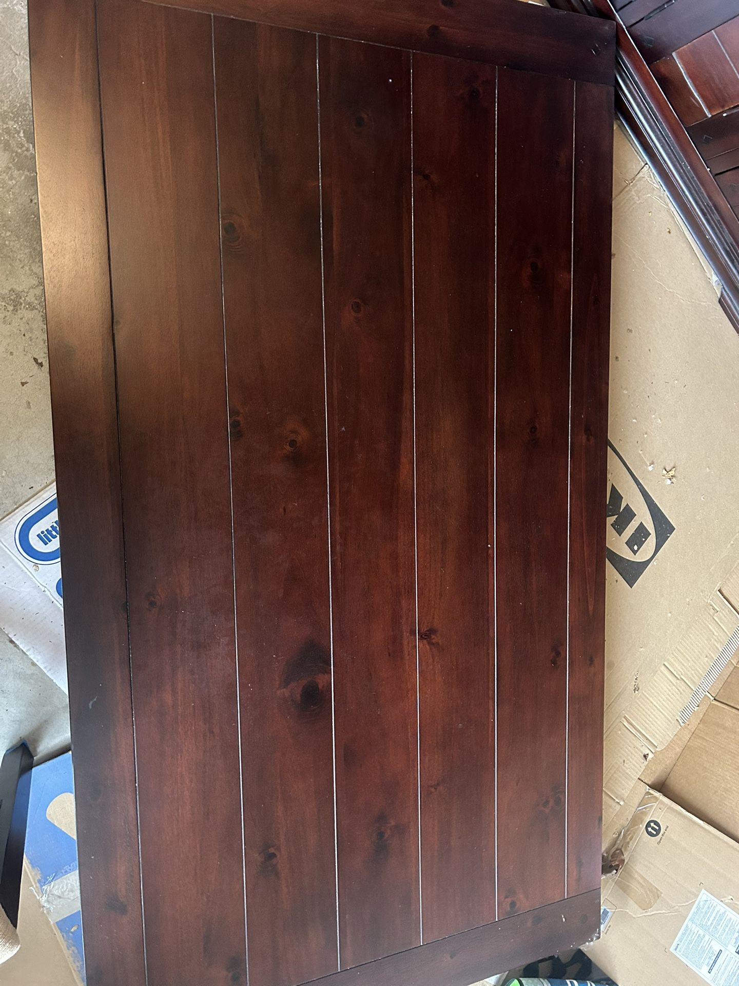 8 Person Table & Chairs w/ Hutch *Like New*