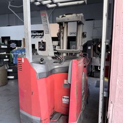 Electric forklift- Raymond Dockstocker DSS-350 $2200• CORAL SPRINGS,