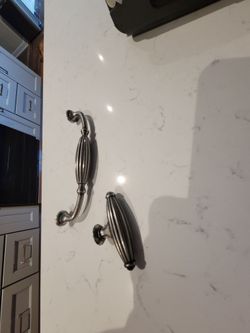 Knobs and pulls