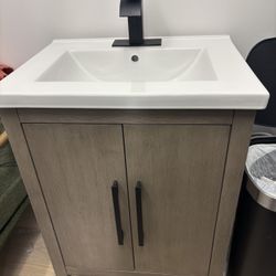 Portable Sink (Water Pump and Heater Included) 
