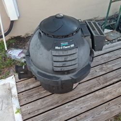 gas heater for swimming pool It's a pool heater that runs on gas and is in perfect condition. 