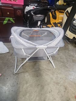 Dream On Me bassinet