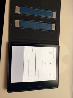 Kindle oasis 10th gen 32 GB waterproofwith case and charger