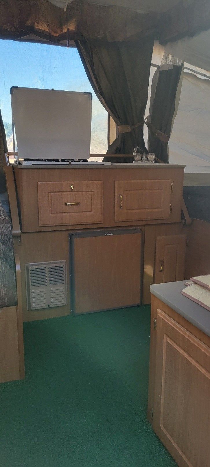 2004 Coleman / Fleetwood Carmel Popup Tent Trailer